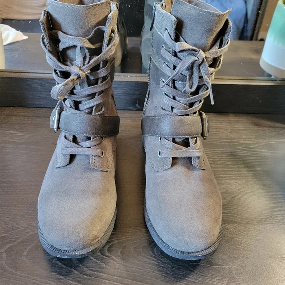 Zia Ugg boot - Picture 2 of 10